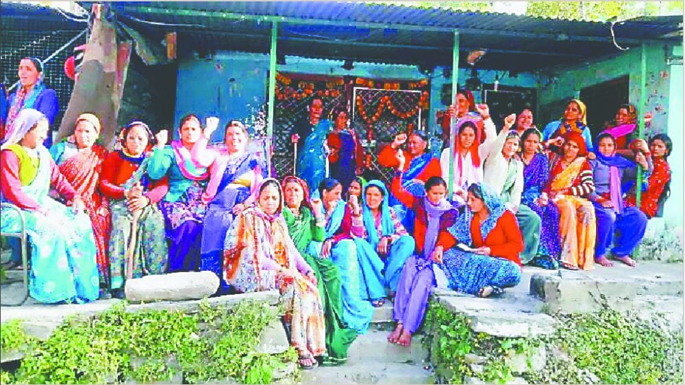 People protest against wine shops in uttarakhand