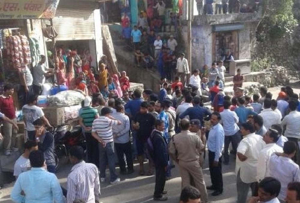 People protest against wine shops in uttarakhand