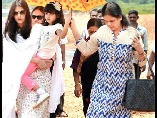 Aishwarya Rai Bachchan & Aaradhya Bachchan Visit A Temple Near Mangalore
