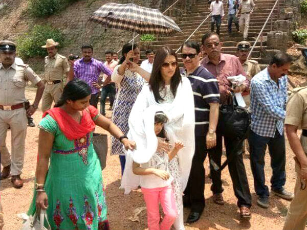 Aishwarya Rai Bachchan & Aaradhya Bachchan Visit A Temple Near Mangalore