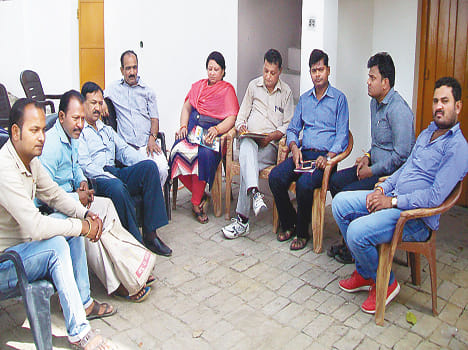 Traders open polling pole