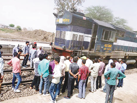 chambal expresss engine fails at mahoba