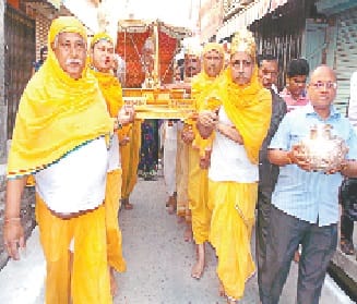 mahaveer jayanti par nikali palki yatra