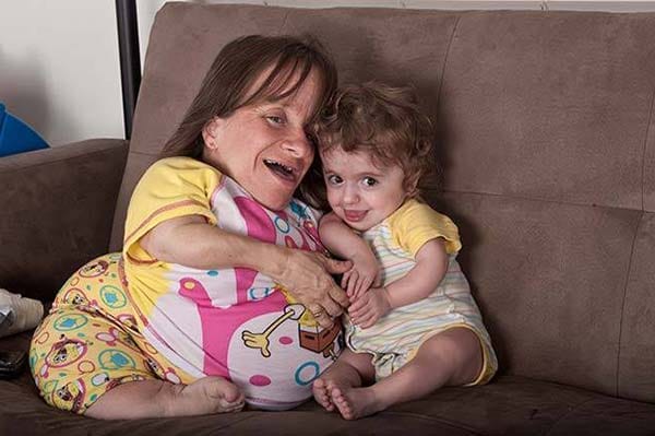 World's smallest mother shows off baby number three 