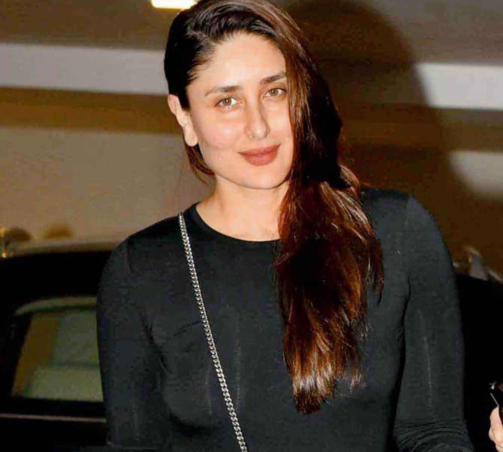 kareena kapoor khan backless dress photos viral