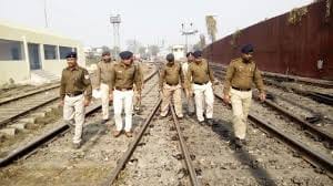 how to safe railway track without a vehicle  