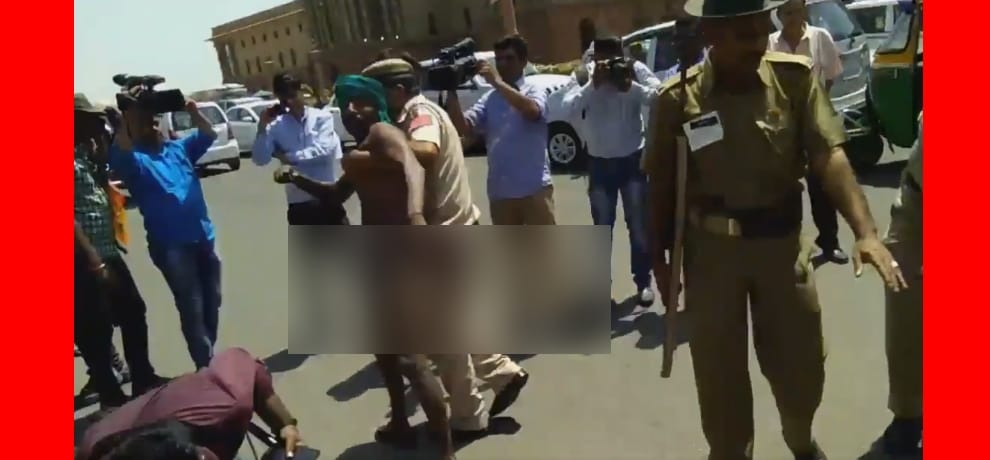 tamil nadu farmers nude protest against pmo for better drought relief fund