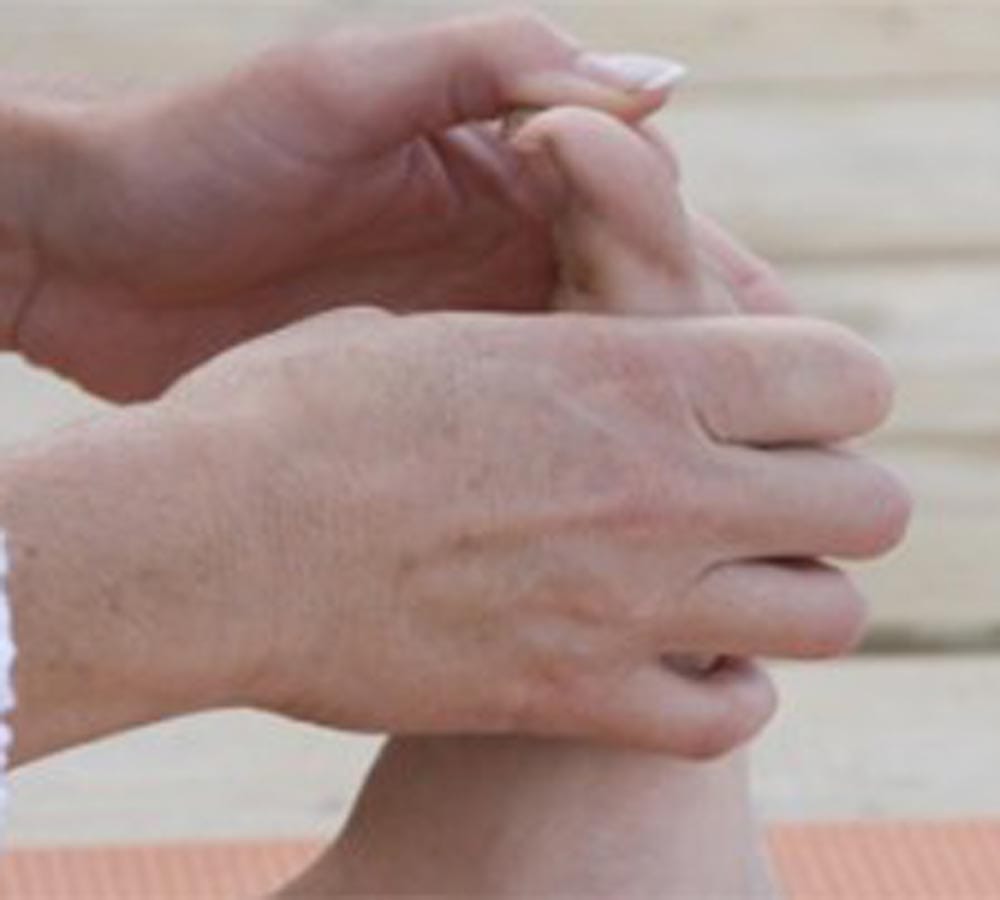 tips to cure numb feet instantly