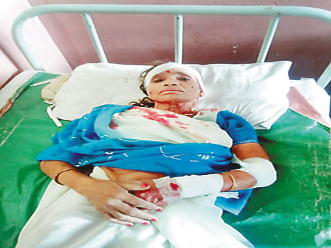 Car crashes, four injured