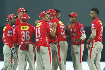 IPL 10 Harbhajan Singh played Gilli-Danda & Ashish Nehra and Yuvraj singh did dance