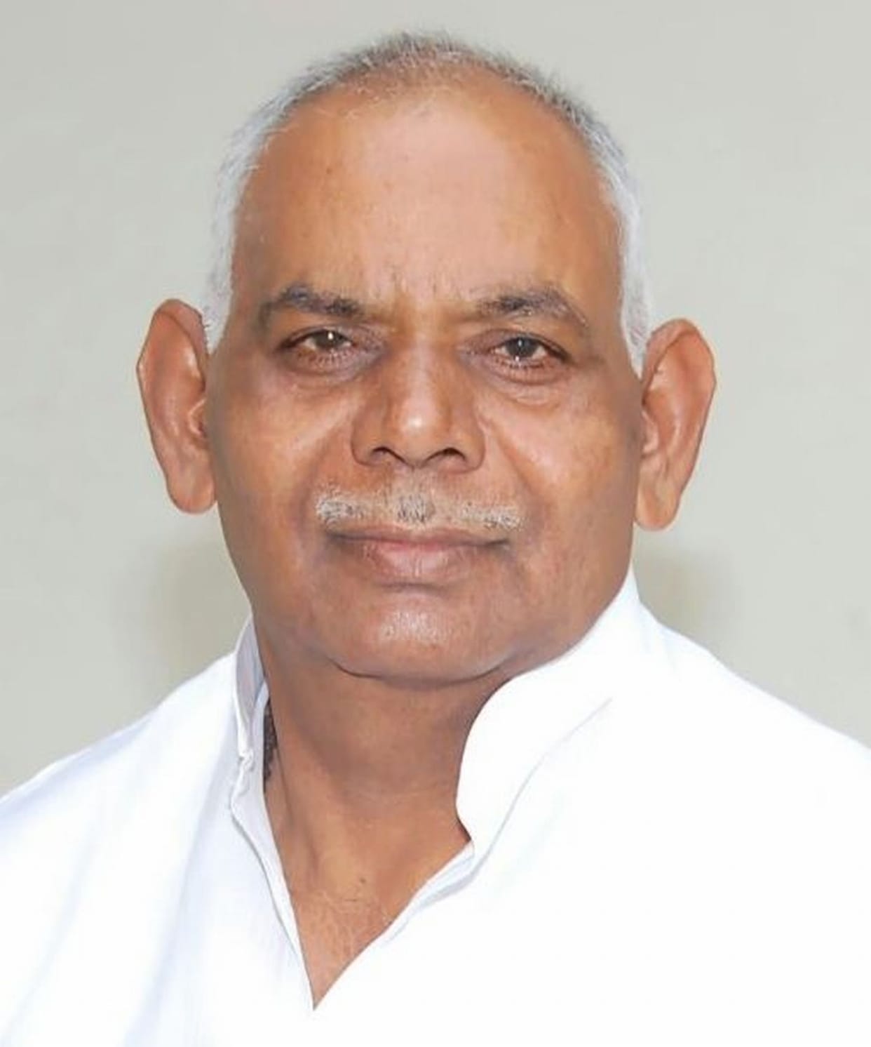 vidhaayak jee pheeta kaatate rahoge ya kaam bhee karoge