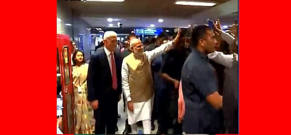 pm modi and his australian counterpart malcom turnbull visits metro and akshardham temple