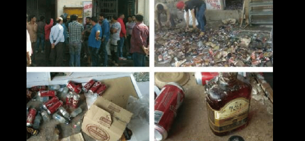 women protest in liquor shops in noida