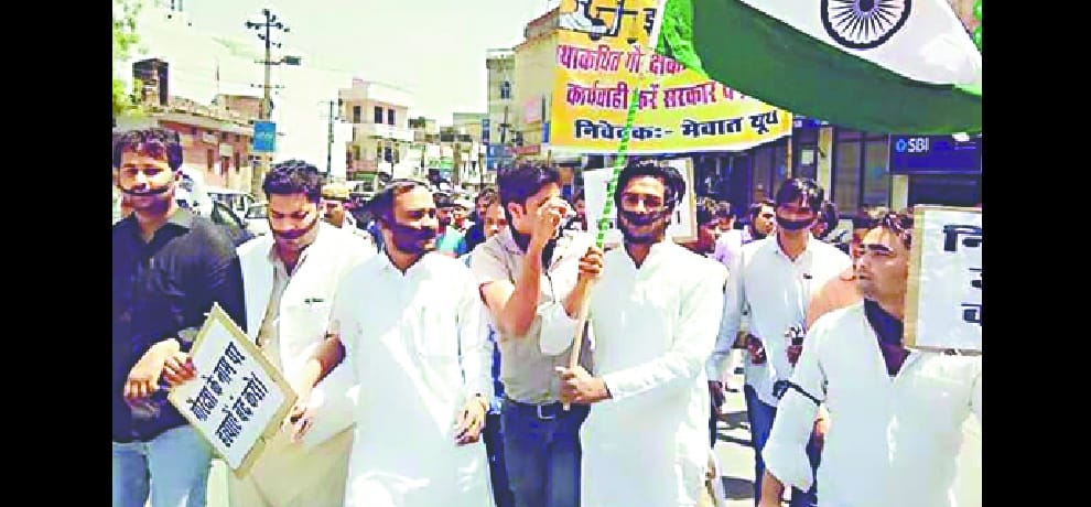 people protest and demands justice for pahloo khan alwar issue 