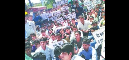 people protest and demands justice for pahloo khan alwar issue 