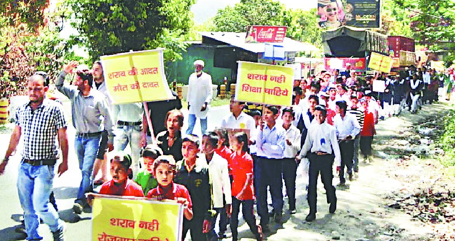 School children in the anti-liquor movement