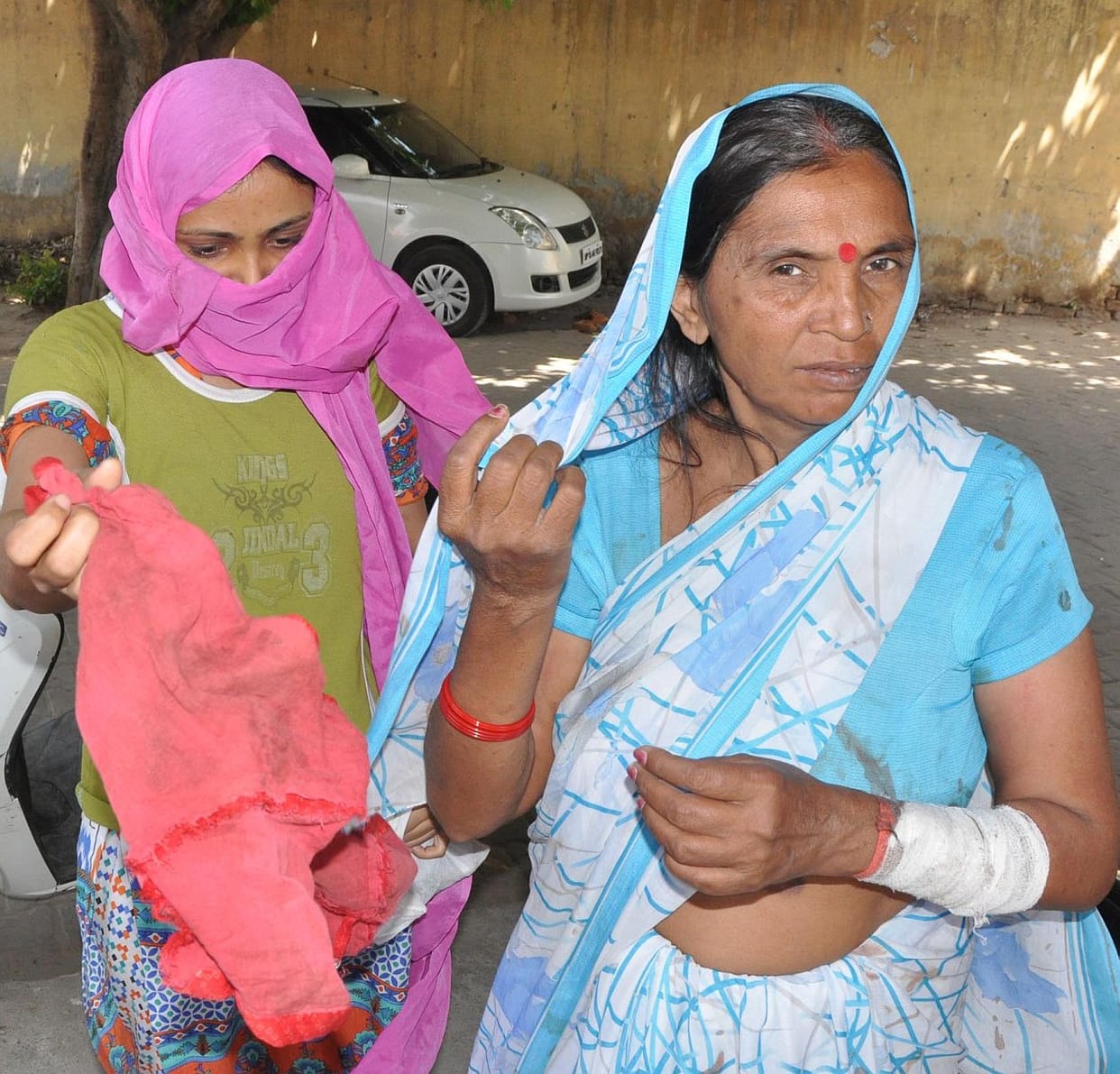 Mother daughter was injured in protest against teasing.