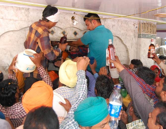 unique mysterious peer samadh and majar at majitha of punjab, name baba rode shah peer