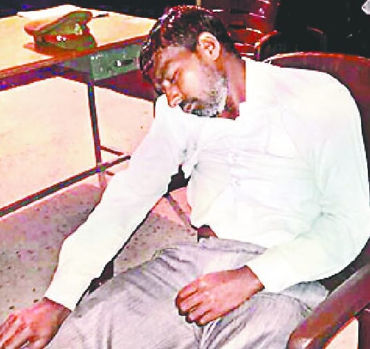 Looters, stirred by ordinary businessman