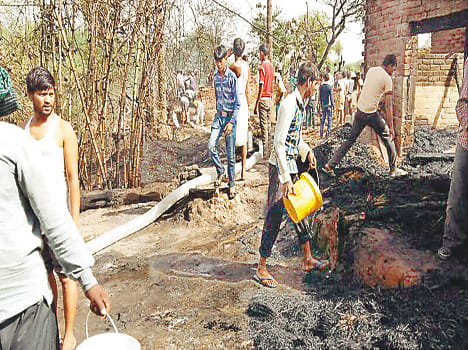 8 house caught fire, baby burn and died