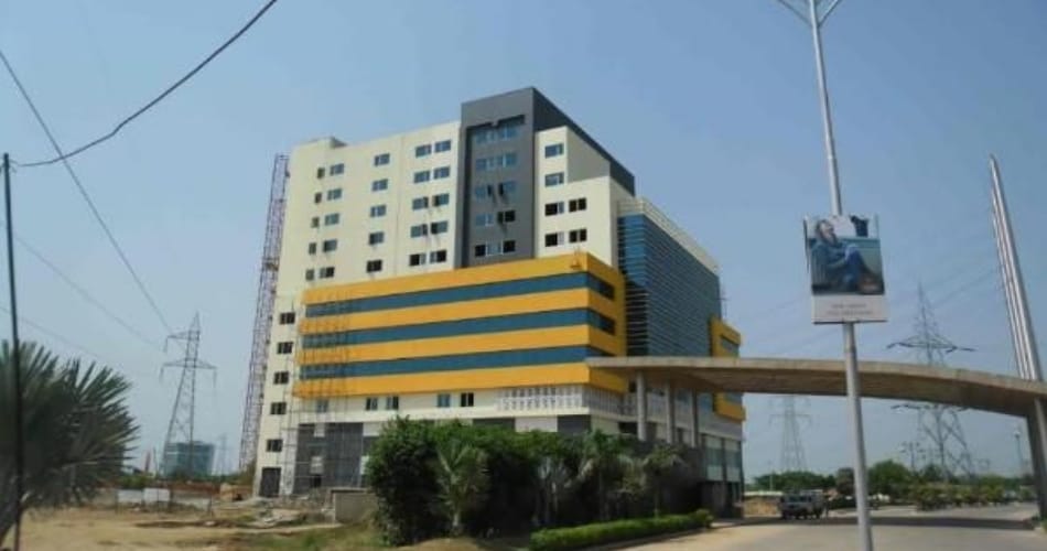 women commit suicide by jumping from 11th floor