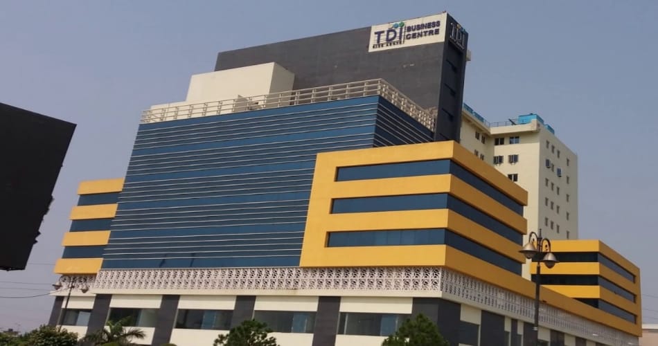 women commit suicide by jumping from 11th floor