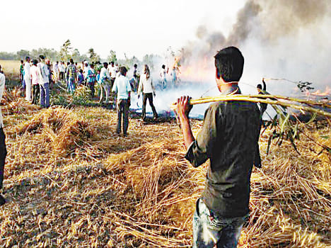 Kahr: Six houses and 200 bigha wheat crop burnt