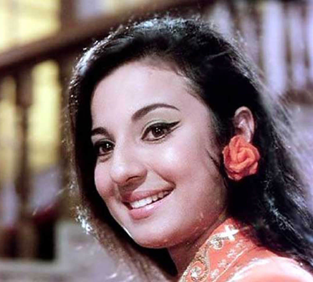 bollywood actress tanuja slapped by film maker Kidar Sharma