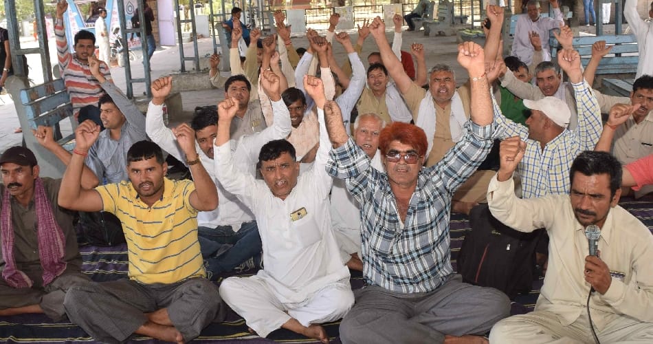 हड़ताल अवैध घोषित, लेखपालों पर लगेगी  एस्मा