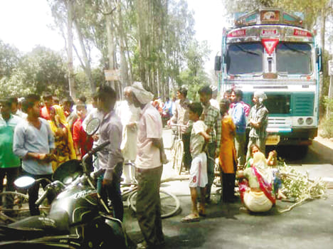 Household of seven houses and 20 bigha crops burnt