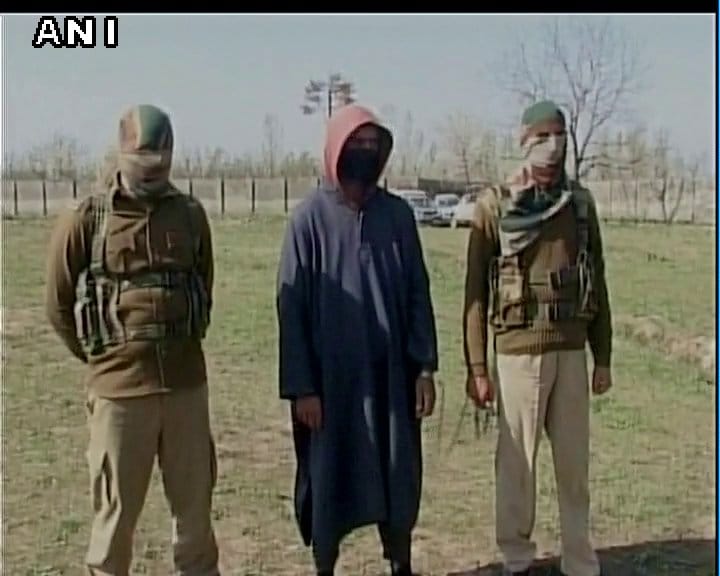 Army apprehended a Lashkar-eTaiba terrorist at Sangus-Kaharoot road