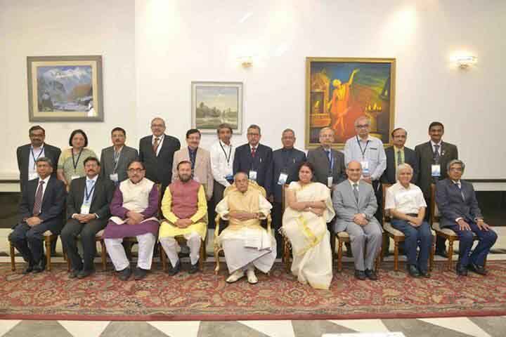 president gives award to bhu vice chancelor