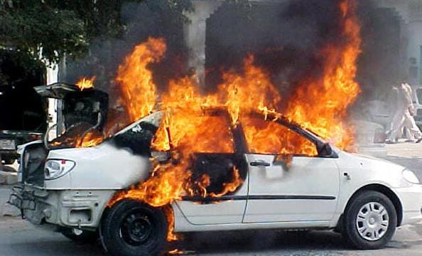 Save your car from flame, know the reason why it happens 