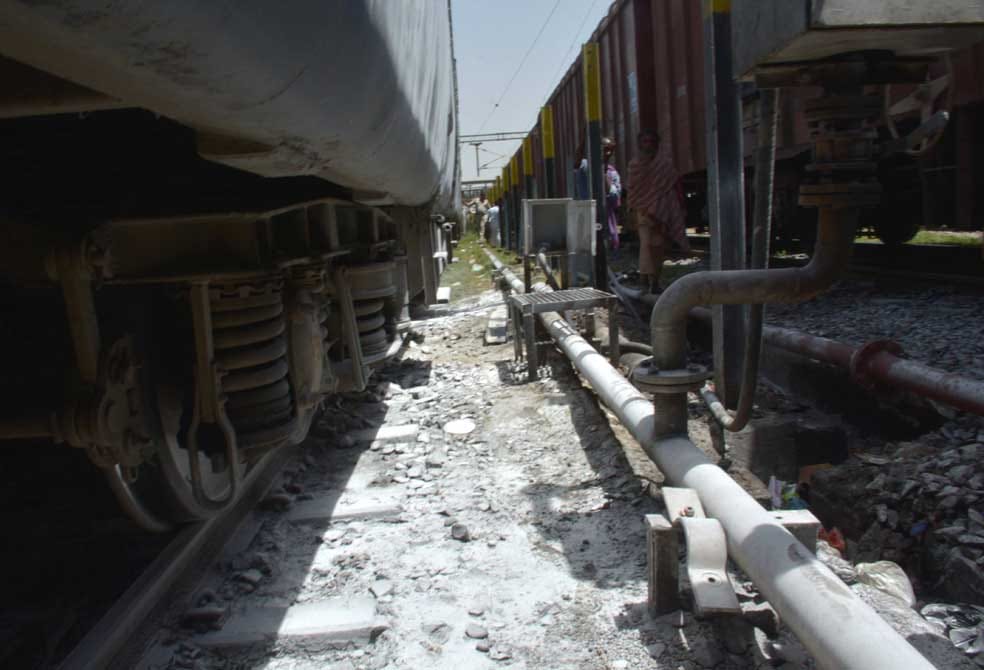 a didel pipe caught fire at cantt railway station