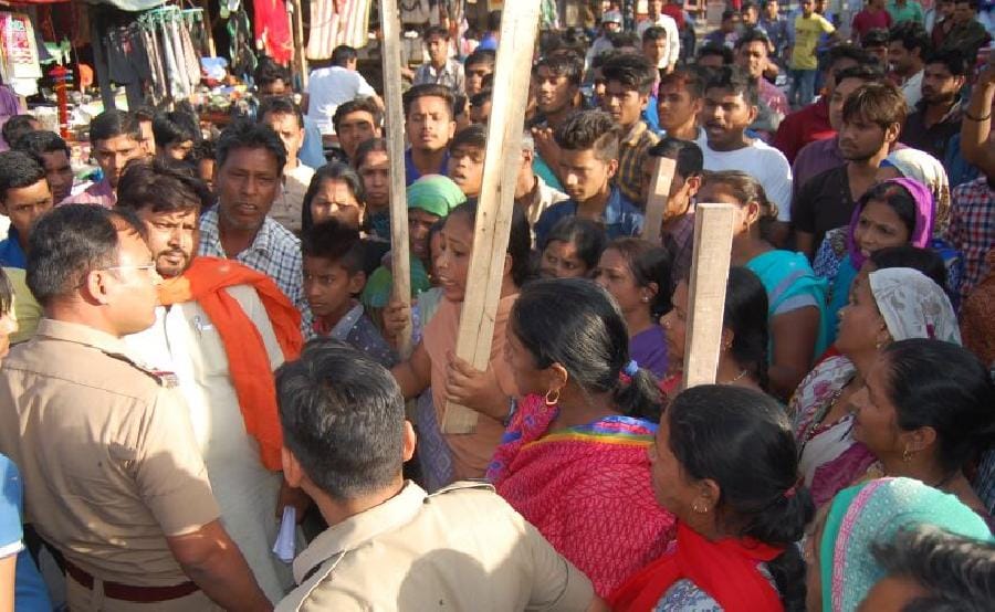 Fire brigade, robbery and smashing in the name of liquor barricade