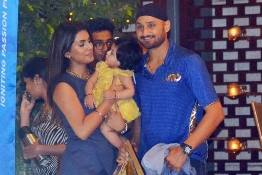 cricketer Harbhajan singh gives signal to enters in politics