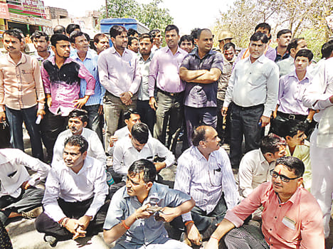 Junk of lawyers set to break chamber