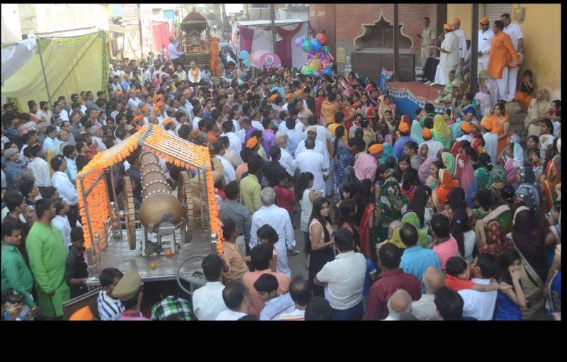 holee khele muniraaj akele van mein...
