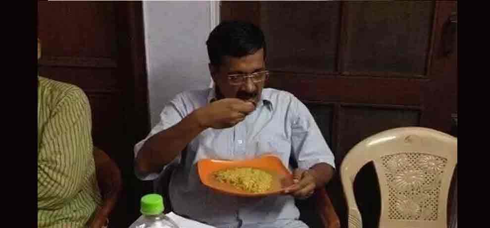  manish sisodia offers love couples to come Delhi for romance 