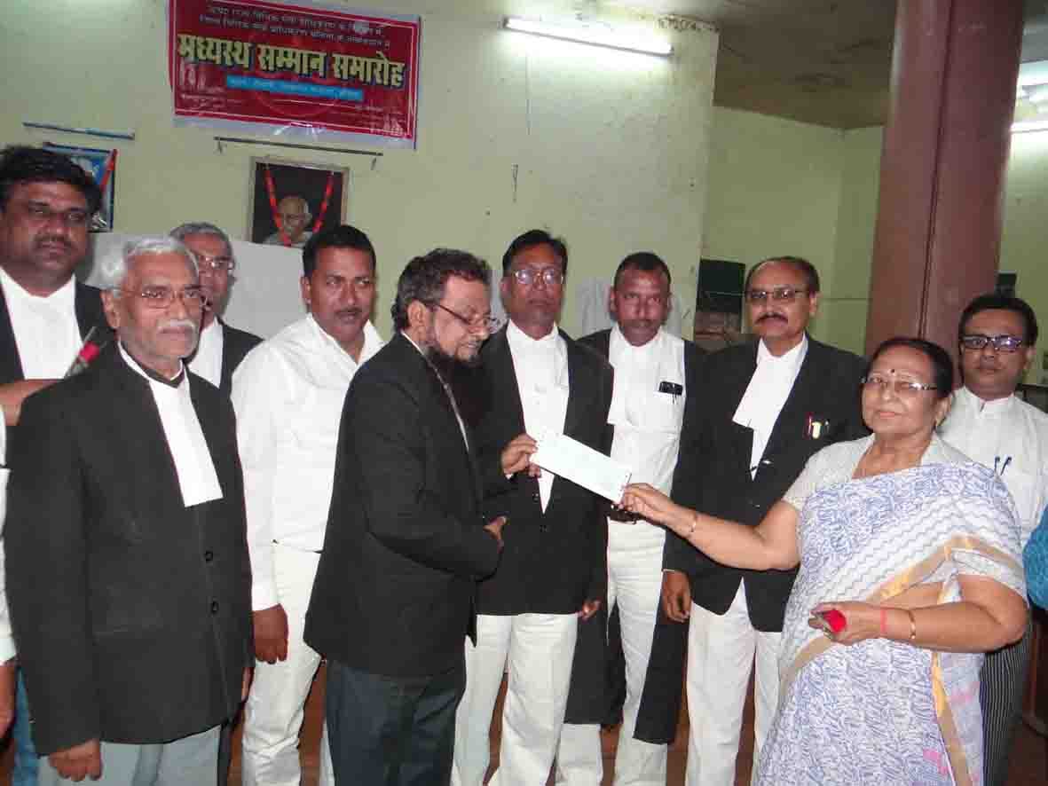 middile man lawyer get award by district judge in ballia