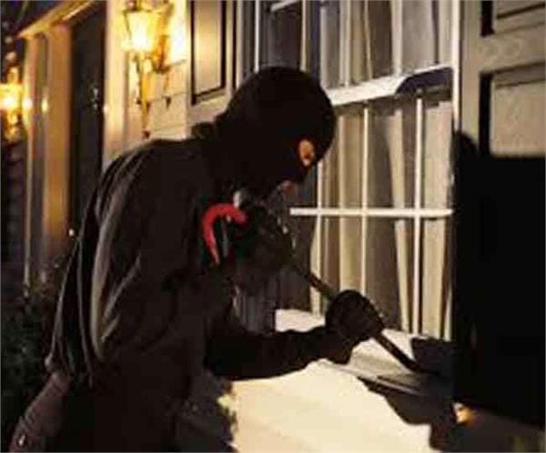 Punk robbers looted by bike riders