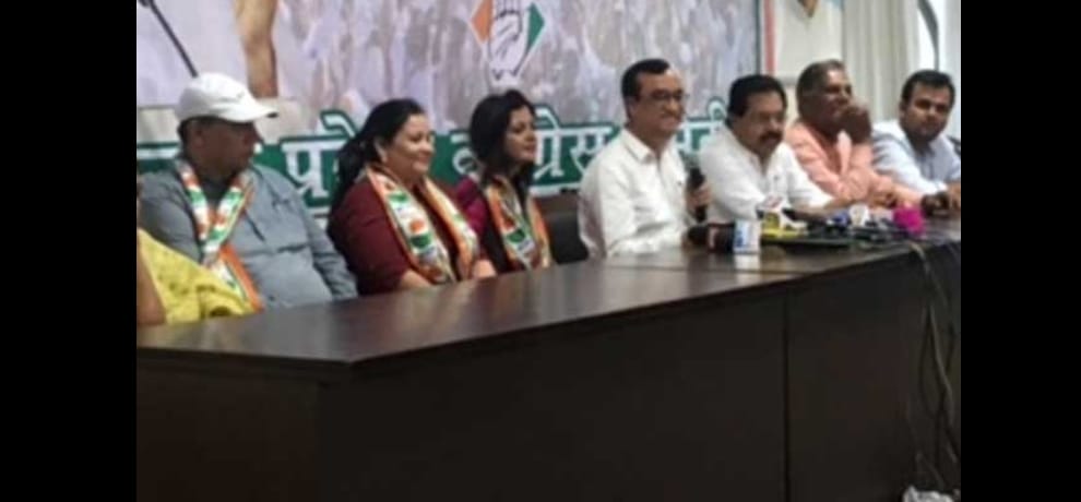 kirti azad wife poonam joins congress and left aap