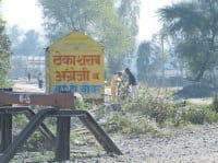 wine, shop, liquor, road, middle, protest, jind