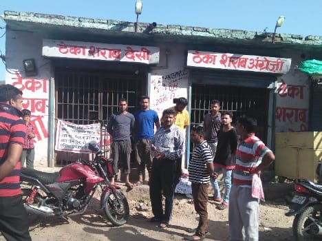 villagers lock wine unit in naina devi badaoh village.