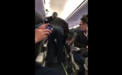 United Airlines passenger dragged off overbooked flight