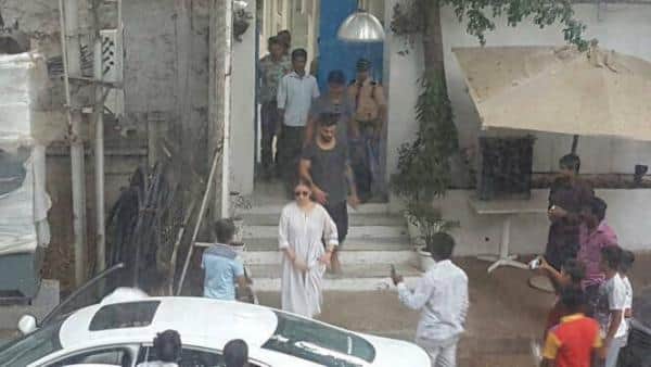 Anushka Sharma Visits Injured Virat Kohli In Bengaluru