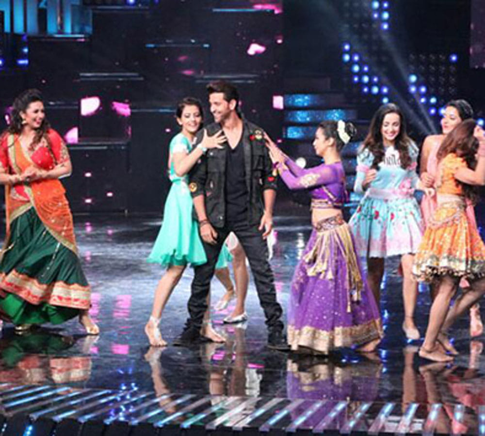 hritik roshan shakes his leg in nach baliye 8 