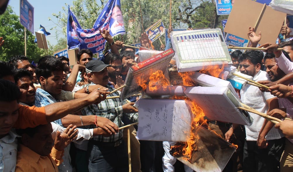 Know, why the BSP workers fought together, sticks and sticks