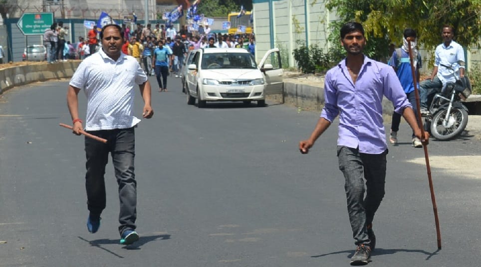 Know, why the BSP workers fought together, sticks and sticks