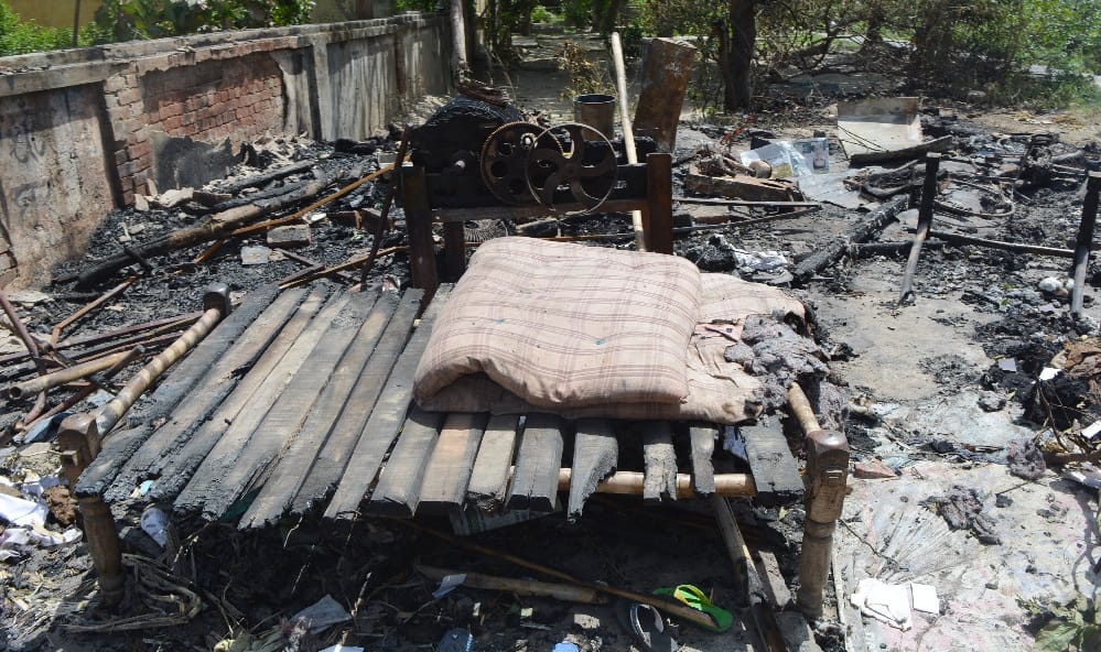 The family had slept in the cottage, dabangs set fire, photos will be stunned to see
